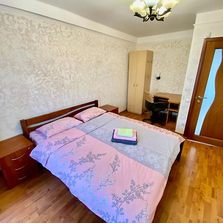 Квартира На Воскресенці, Поруч Метро Лівобережна, Інститут Серця, Мвц Киев Экстерьер фото